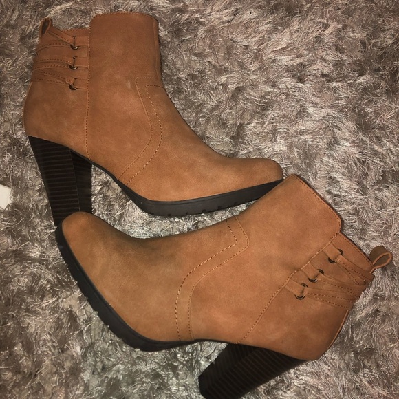Brown suede booties - Picture 3 of 6